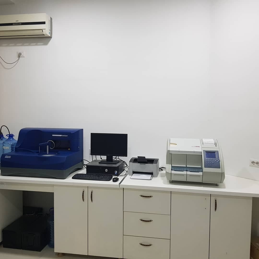 Analizatorë në laboratorin e Triti Lab